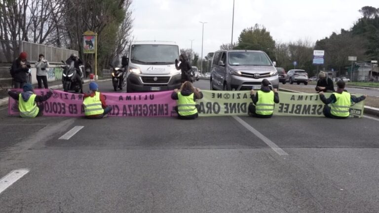 extinction-rebellion-italia-roma-3-e1640796019254