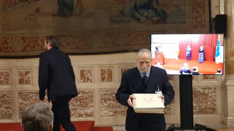 Paolo Celli in un momento della premiazione